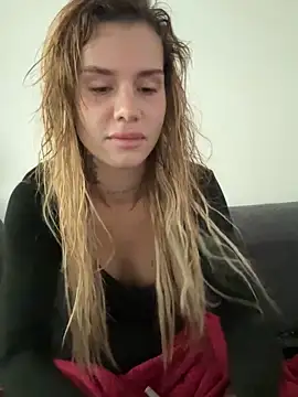 EmiliaCatalina online show from 4, 2, 2026