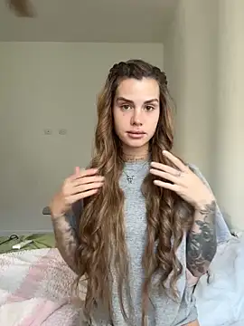 Snapshot of EmiliaCatalina chatting on 2, 5, 2026 EmiliaCatalina online show from 2, 5, 2026