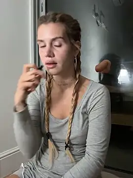 Snapshot of EmiliaCatalina chatting on 15, 11, 2025 EmiliaCatalina online show from 15, 11, 2025