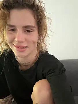 EmiliaCatalina online show from 5, 2, 2026