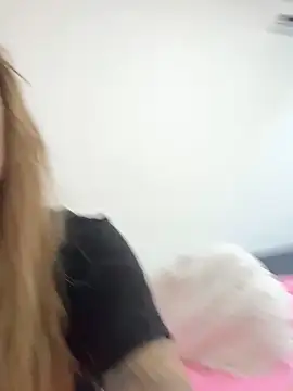 Snapshot of EmiliaCatalina chatting on 12, 10, 2025 EmiliaCatalina online show from 12, 10, 2025