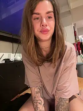 EmiliaCatalina online show from 13, 3, 2025
