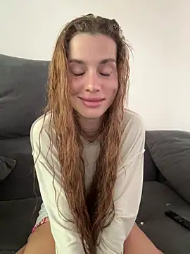 EmiliaCatalina online show from 6, 3, 2026