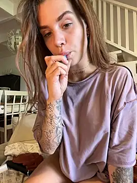 EmiliaCatalina online show from 7, 2, 2025