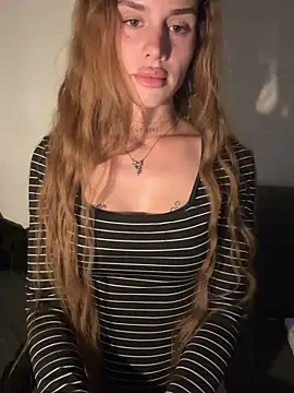 Snapshot of EmiliaCatalina chatting on 4, 6, 2026 EmiliaCatalina online show from 4, 6, 2026
