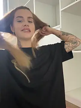 Snapshot of EmiliaCatalina chatting on 25, 10, 2025 EmiliaCatalina online show from 25, 10, 2025