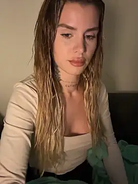 EmiliaCatalina online show from 3, 2, 2026