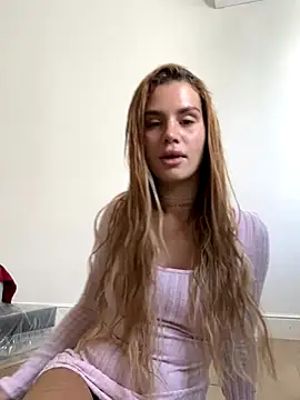 Snapshot of EmiliaCatalina chatting on 3, 11, 2025 EmiliaCatalina online show from 3, 11, 2025