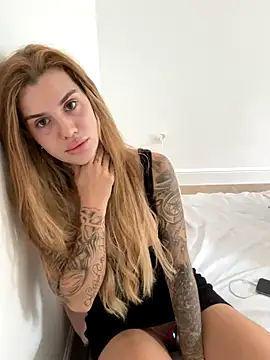 EmiliaCatalina online show from 25, 9, 2025