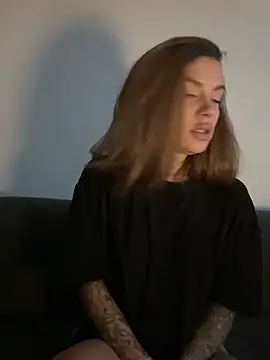 EmiliaCatalina online show from 14, 2, 2026