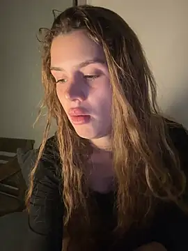 EmiliaCatalina online show from 10, 4, 2026