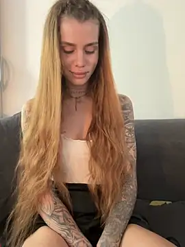 Snapshot of EmiliaCatalina chatting on 18, 7, 2026 EmiliaCatalina online show from 18, 7, 2026