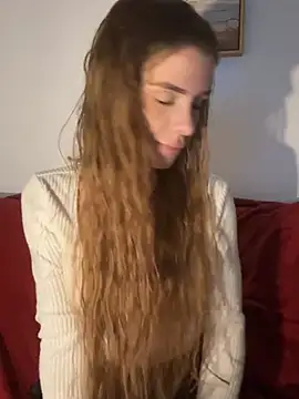 Snapshot of EmiliaCatalina chatting on 8, 8, 2026 EmiliaCatalina online show from 8, 8, 2026