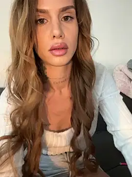 Snapshot of EmiliaCatalina chatting on 9, 7, 2026 EmiliaCatalina online show from 9, 7, 2026
