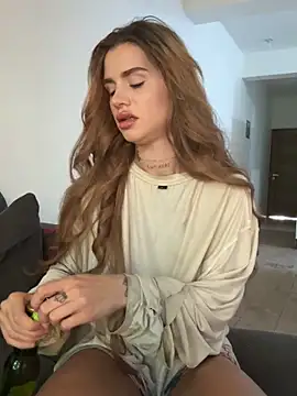 EmiliaCatalina online show from 13, 3, 2026