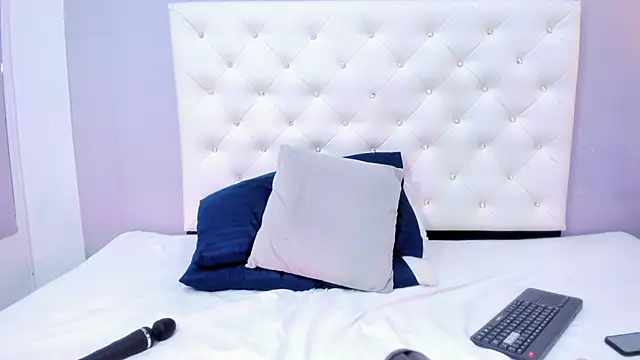 Snapshot of NICOLSKINNY1 chatting on 24, 10, 2025 NICOLSKINNY1 online show from 24, 10, 2025