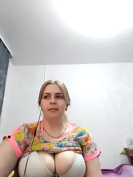 Lady nice cat online show from 2, 3, 2025