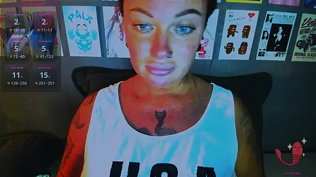 Snapshot of EllieOz chatting on 6, 4, 2026 EllieOz online show from 6, 4, 2026