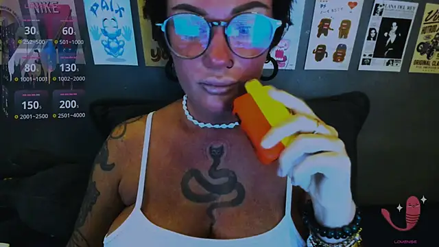 Snapshot of EllieOz chatting on 18, 5, 2026 EllieOz online show from 18, 5, 2026