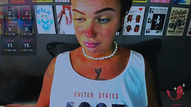 Snapshot of EllieOz chatting on 7, 4, 2026 EllieOz online show from 7, 4, 2026