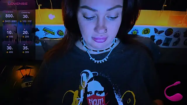 EllieOz online show from 10, 3, 2025