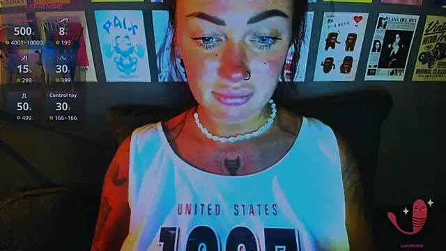 Snapshot of EllieOz chatting on 8, 4, 2026 EllieOz online show from 8, 4, 2026