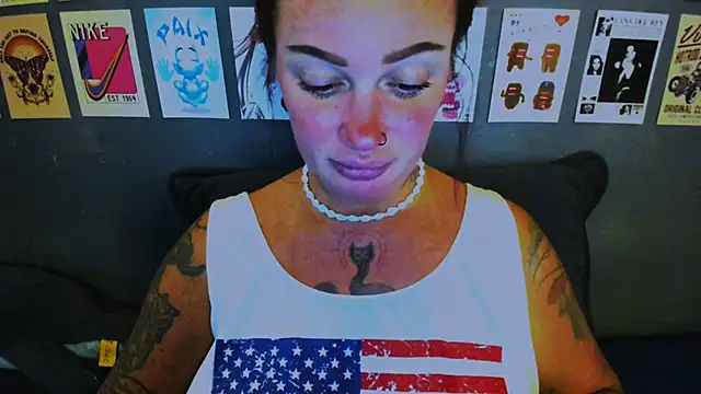 Snapshot of EllieOz chatting on 13, 4, 2026 EllieOz online show from 13, 4, 2026