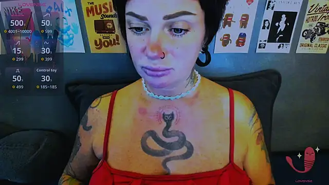 Snapshot of EllieOz chatting on 5, 5, 2026 EllieOz online show from 5, 5, 2026