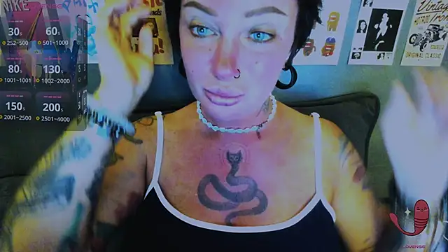 Snapshot of EllieOz chatting on 11, 5, 2026 EllieOz online show from 11, 5, 2026