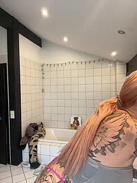 Snapshot of Stella-Kink chatting on 4, 11, 2025 Stella-Kink online show from 4, 11, 2025