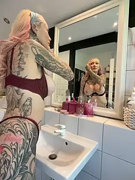 Snapshot of Stella-Kink chatting on 30, 4, 2026 Stella-Kink online show from 30, 4, 2026