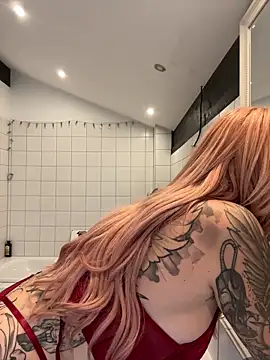 Snapshot of Stella-Kink chatting on 16, 10, 2025 Stella-Kink online show from 16, 10, 2025