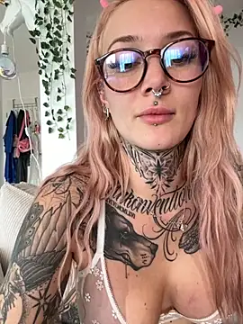 Snapshot of Stella-Kink chatting on 21, 10, 2025 Stella-Kink online show from 21, 10, 2025