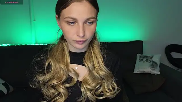 Snapshot of Yoda21 chatting on 24, 9, 2025 Yoda21 online show from 24, 9, 2025