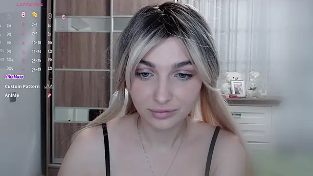 Snapshot of Yoda21 chatting on 8, 2, 2025 Yoda21 online show from 8, 2, 2025