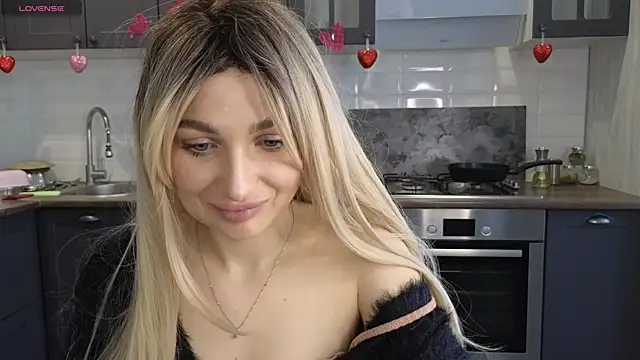 Snapshot of Yoda21 chatting on 4, 3, 2025 Yoda21 online show from 4, 3, 2025