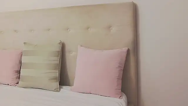 CassieHilton online show from 31, 10, 2025