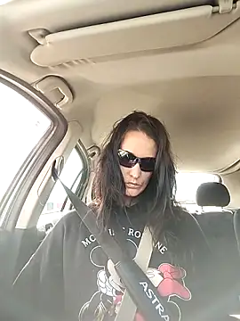 LauraBaby online show from 15, 9, 2025