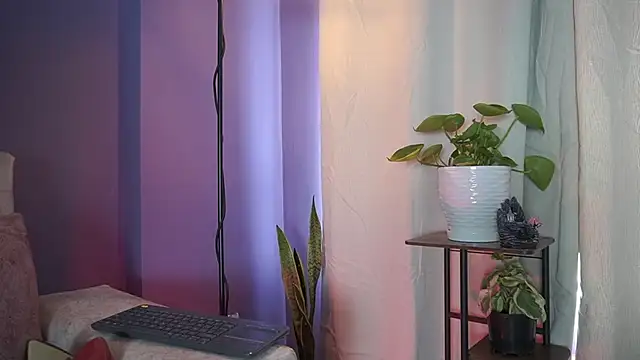 Snapshot of roselinedior chatting on 13, 7, 2026 roselinedior online show from 13, 7, 2026