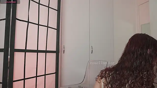 Snapshot of roselinedior chatting on 8, 5, 2026 roselinedior online show from 8, 5, 2026