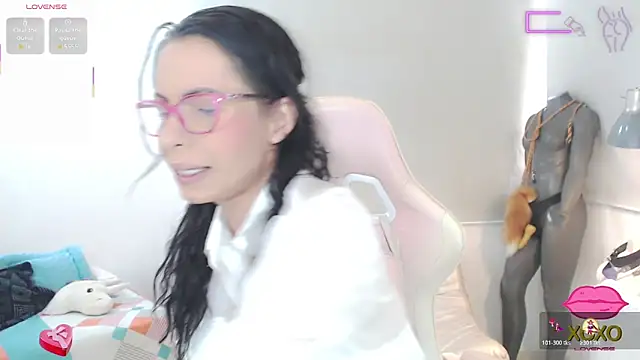 Snapshot of sasha_mom69_ chatting on 19, 10, 2025 sasha mom69 online show from 19, 10, 2025