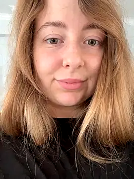 Snapshot of curvyflawless chatting on 15, 10, 2025 curvyflawless online show from 15, 10, 2025