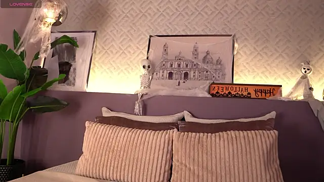 ElleDiane online show from 30, 10, 2025