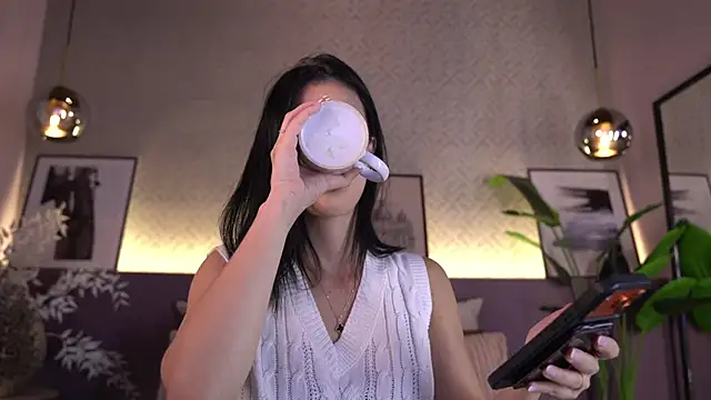 Snapshot of ElleDiane chatting on 7, 5, 2026 ElleDiane online show from 7, 5, 2026
