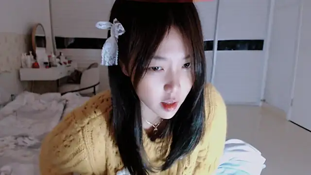 Snapshot of -Lucky_Girl chatting on 12, 10, 2025 -Lucky Girl online show from 12, 10, 2025