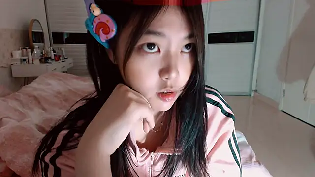 -Lucky Girl online show from 4, 12, 2025