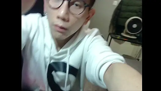 Snapshot of UndreamtM chatting on 4, 2, 2026 UndreamtM online show from 4, 2, 2026