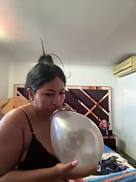 emmyjhonson07 online show from 5, 10, 2025