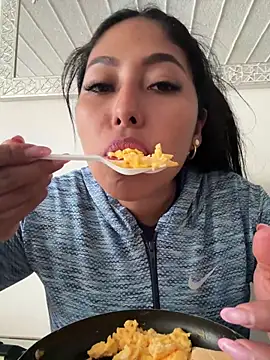 emmyjhonson07 online show from 21, 4, 2026