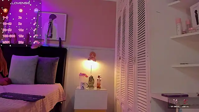 chloe watson  online show from 24, 10, 2025